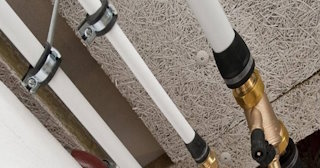 Замена труб водоснабжения в квартире: цена от 2057 руб. - СантехДомМнс